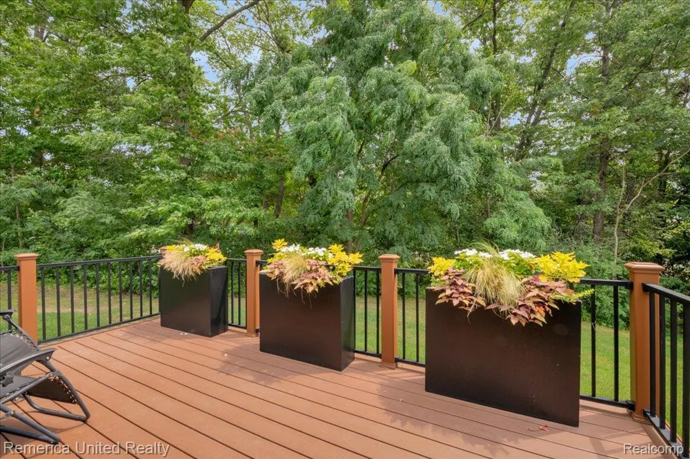 8037 Bridgestone Boulevard White Lake Charter Township, MI 48386
