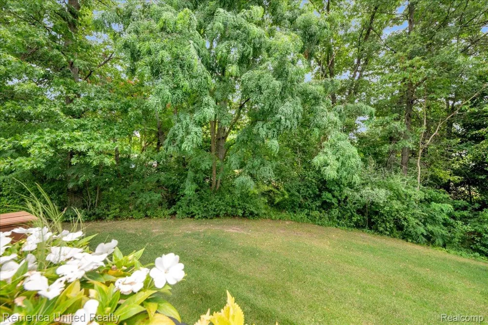 8037 Bridgestone Boulevard White Lake Charter Township, MI 48386