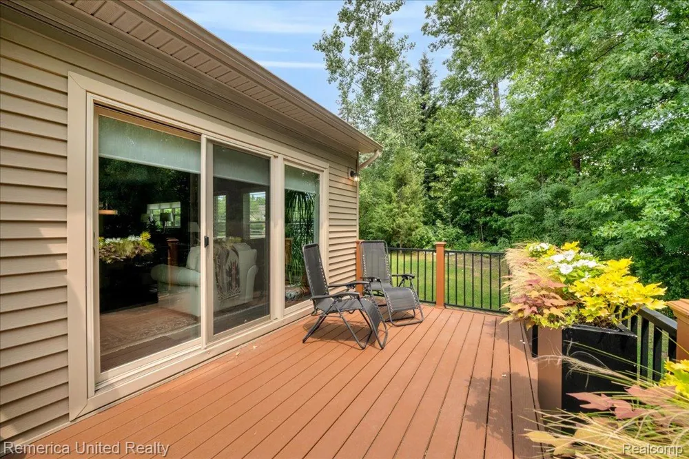 8037 Bridgestone Boulevard White Lake Charter Township, MI 48386