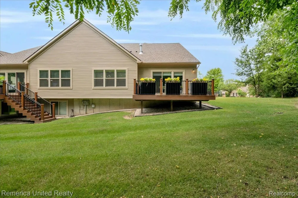 8037 Bridgestone Boulevard White Lake Charter Township, MI 48386