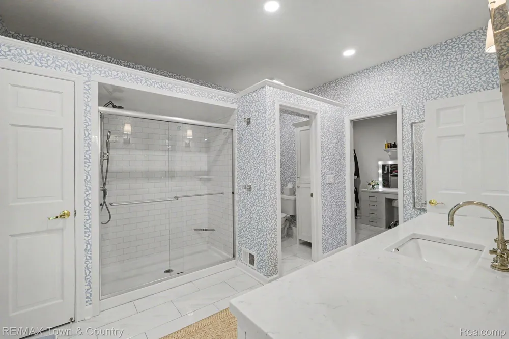 3246 Fieldstone Drive Flushing Charter Township, MI 48433