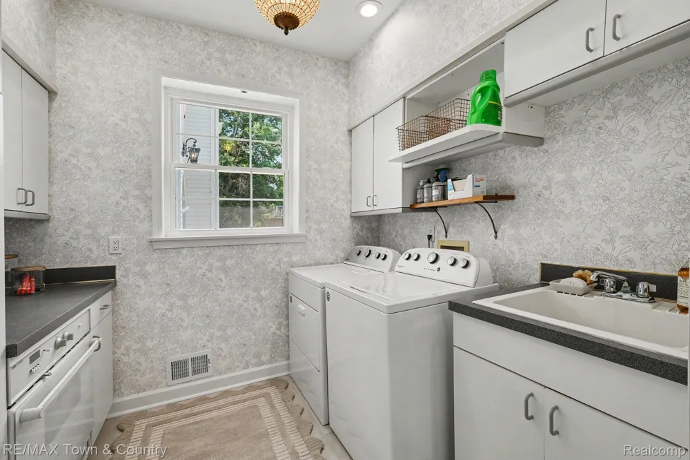 3246 Fieldstone Drive Flushing Charter Township, MI 48433