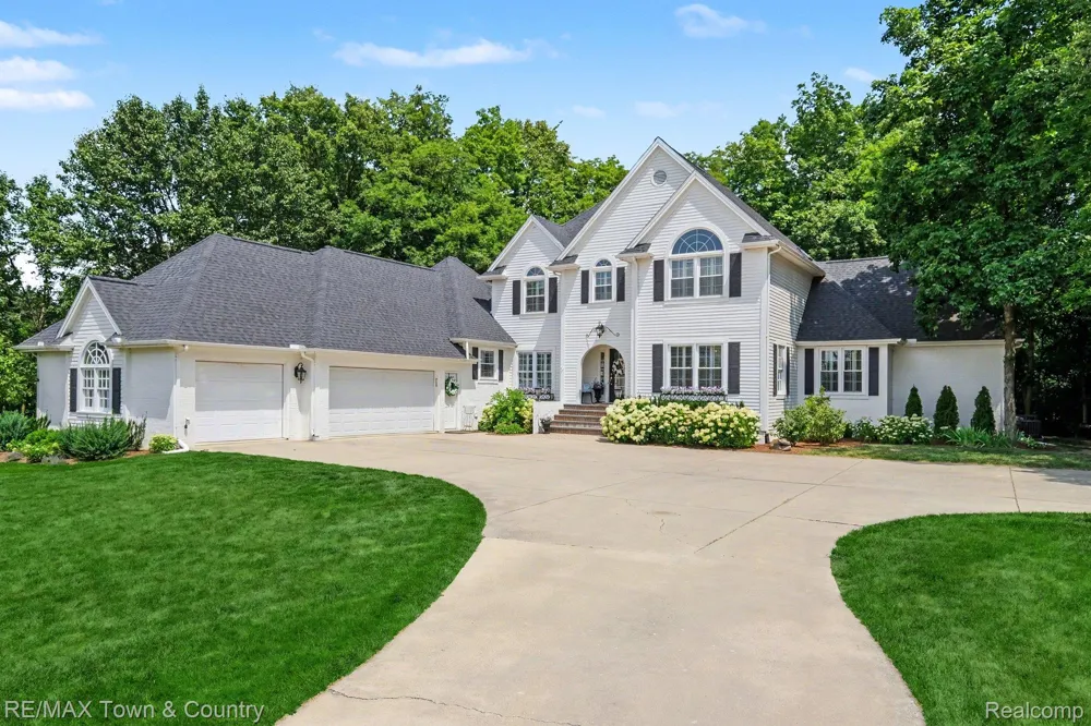 3246 Fieldstone Drive Flushing Charter Township, MI 48433