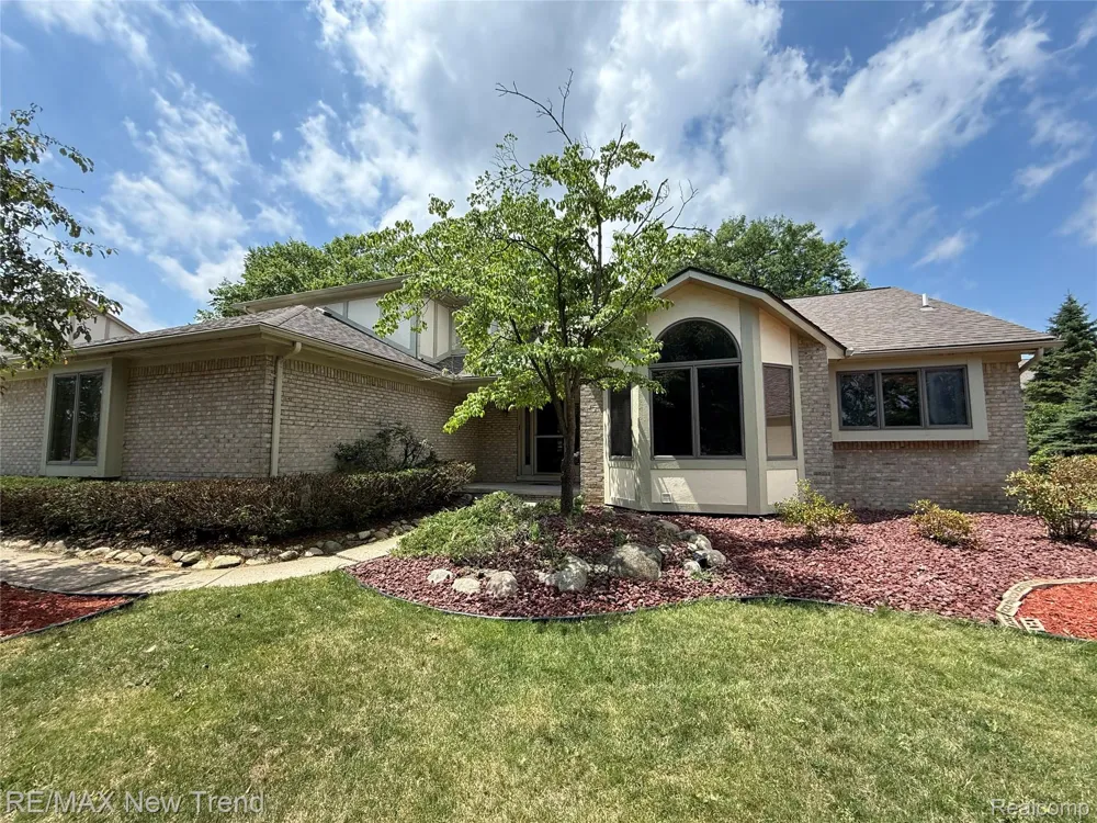 22263 Antler Drive Novi City, MI 48375