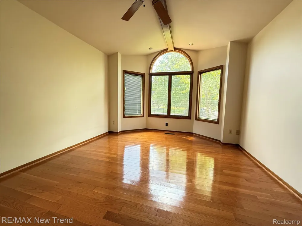 22263 Antler Drive Novi City, MI 48375