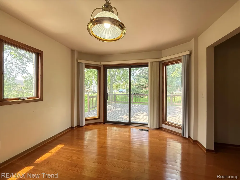 22263 Antler Drive Novi City, MI 48375
