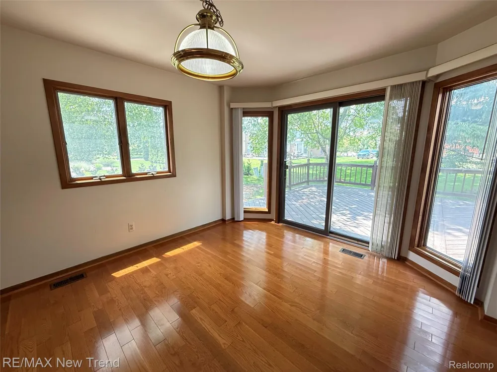 22263 Antler Drive Novi City, MI 48375