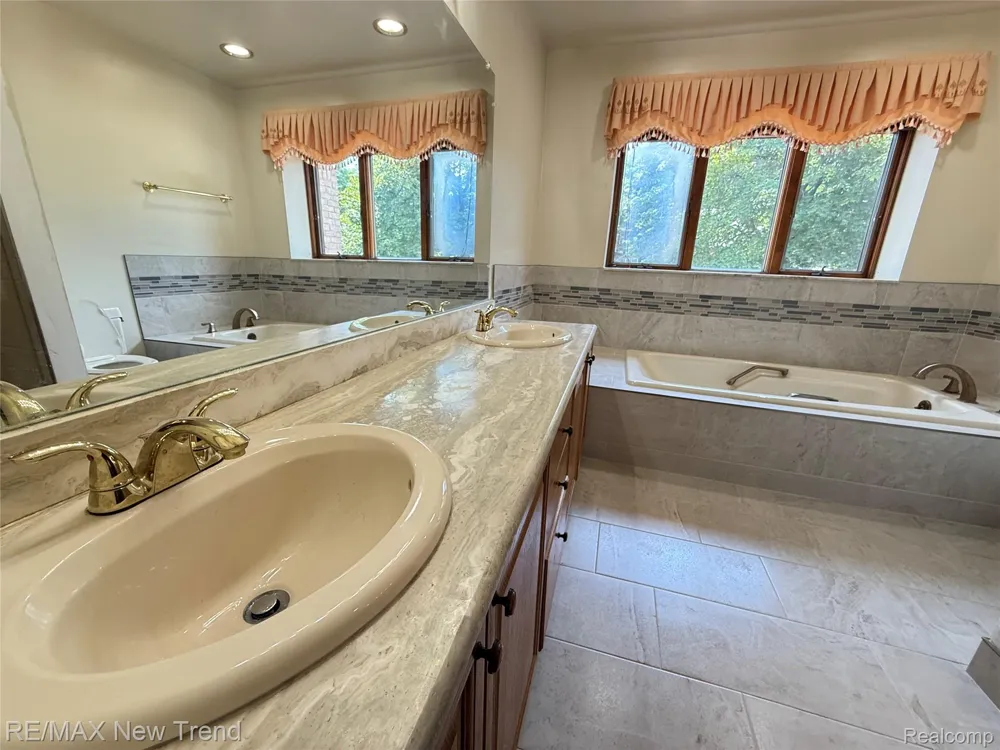 22263 Antler Drive Novi City, MI 48375