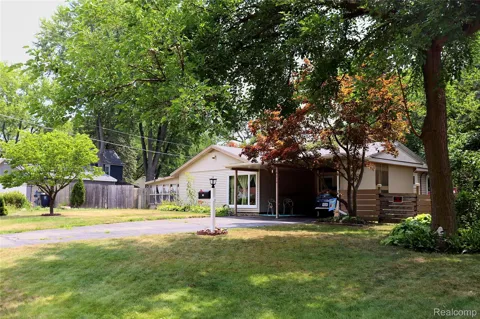 714 Country Club Lane