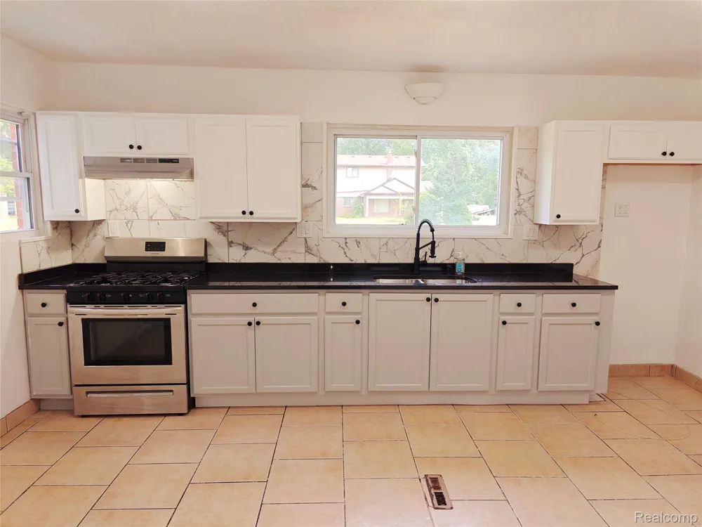 6270 Hunt Street Romulus City, MI 48174