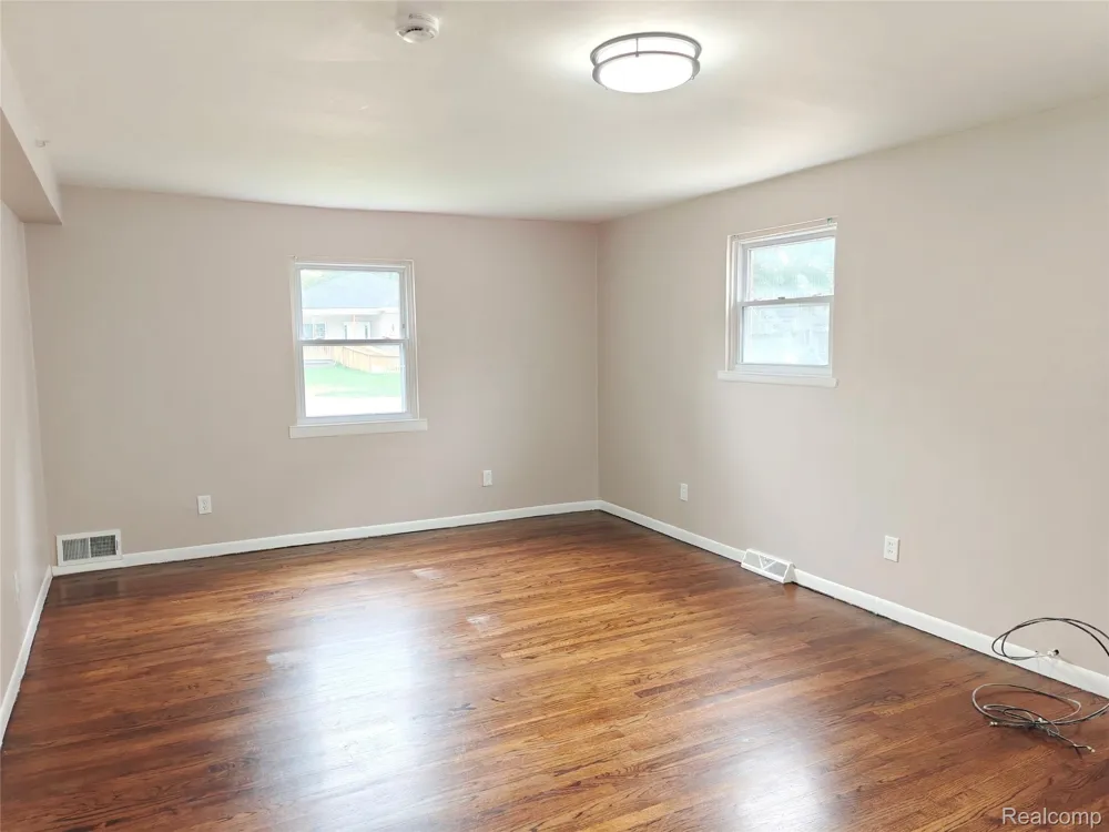 6270 Hunt Street Romulus City, MI 48174
