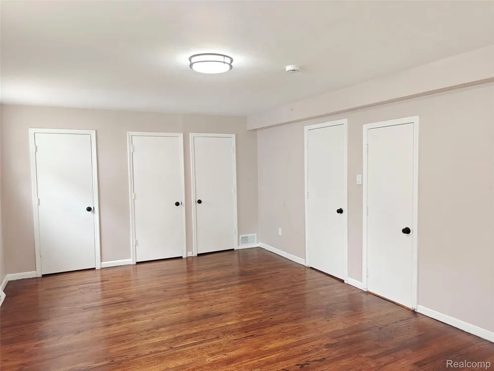 6270 Hunt Street Romulus City, MI 48174