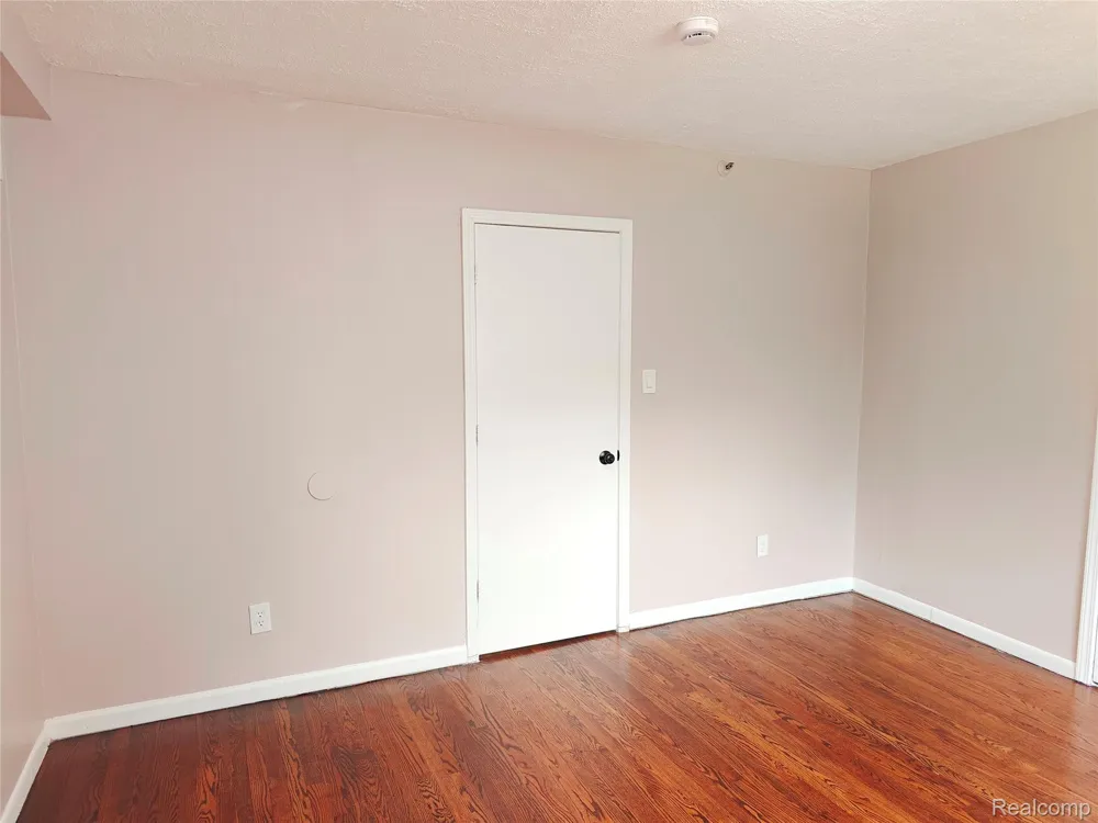 6270 Hunt Street Romulus City, MI 48174