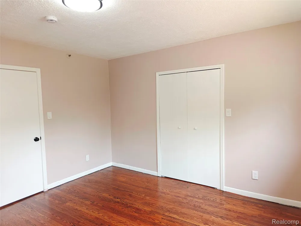6270 Hunt Street Romulus City, MI 48174