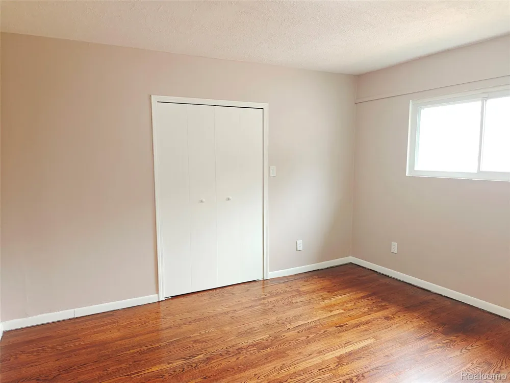 6270 Hunt Street Romulus City, MI 48174