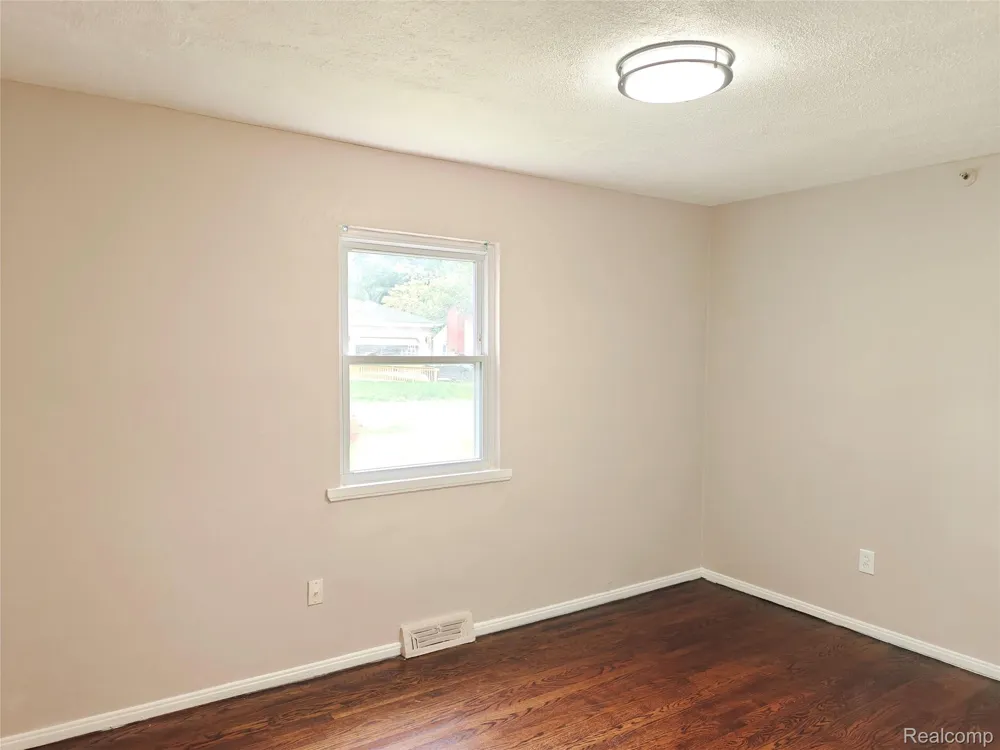 6270 Hunt Street Romulus City, MI 48174