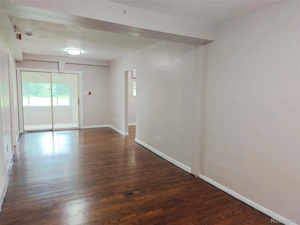 6270 Hunt Street Romulus City, MI 48174