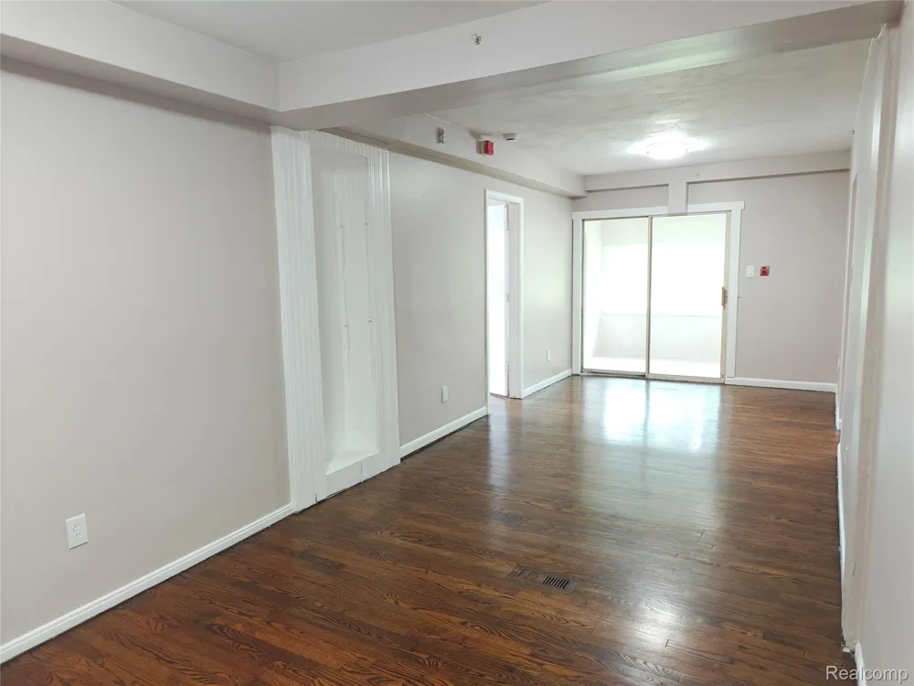 6270 Hunt Street Romulus City, MI 48174