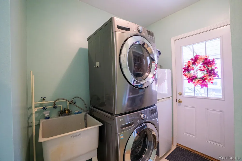 4897 Jackson Street Trenton City, MI 48183