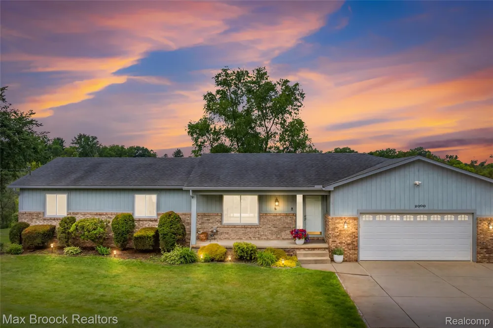 2000 Matthew Street Commerce Charter Township, MI 48390
