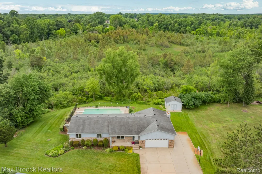 2000 Matthew Street Commerce Charter Township, MI 48390