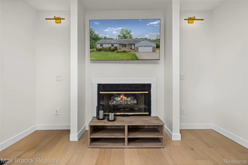 2000 Matthew Street Commerce Charter Township, MI 48390