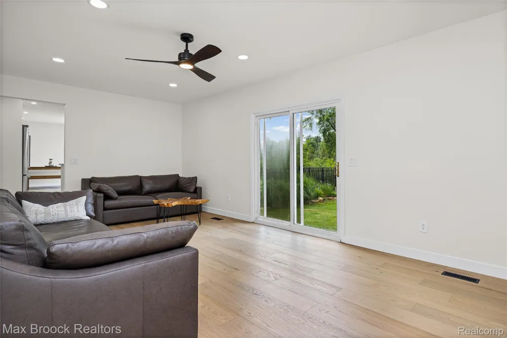 2000 Matthew Street Commerce Charter Township, MI 48390