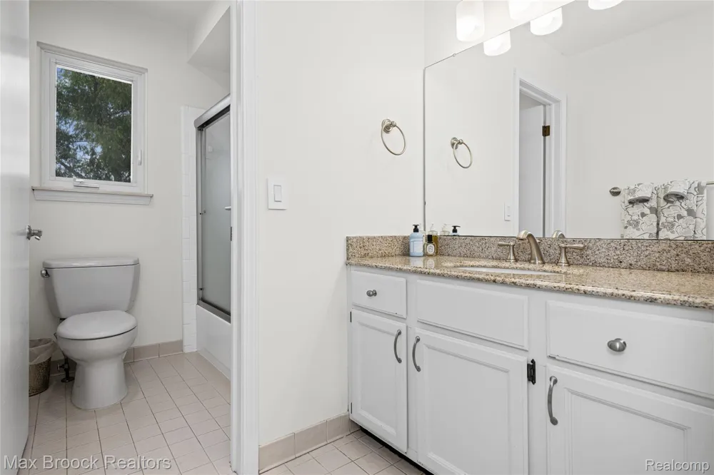 2000 Matthew Street Commerce Charter Township, MI 48390
