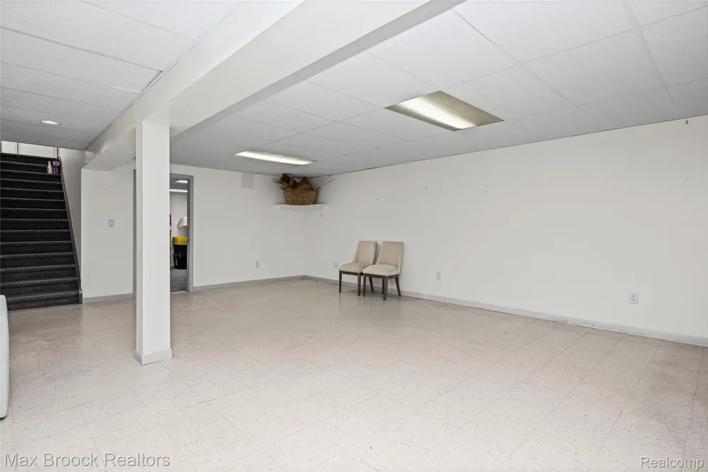 2000 Matthew Street Commerce Charter Township, MI 48390
