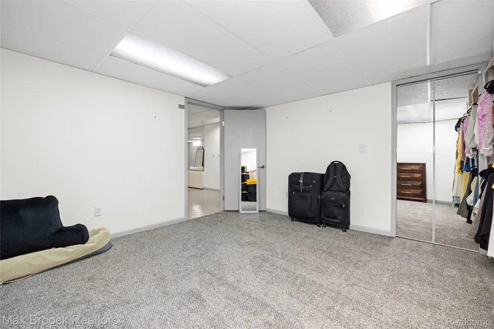 2000 Matthew Street Commerce Charter Township, MI 48390