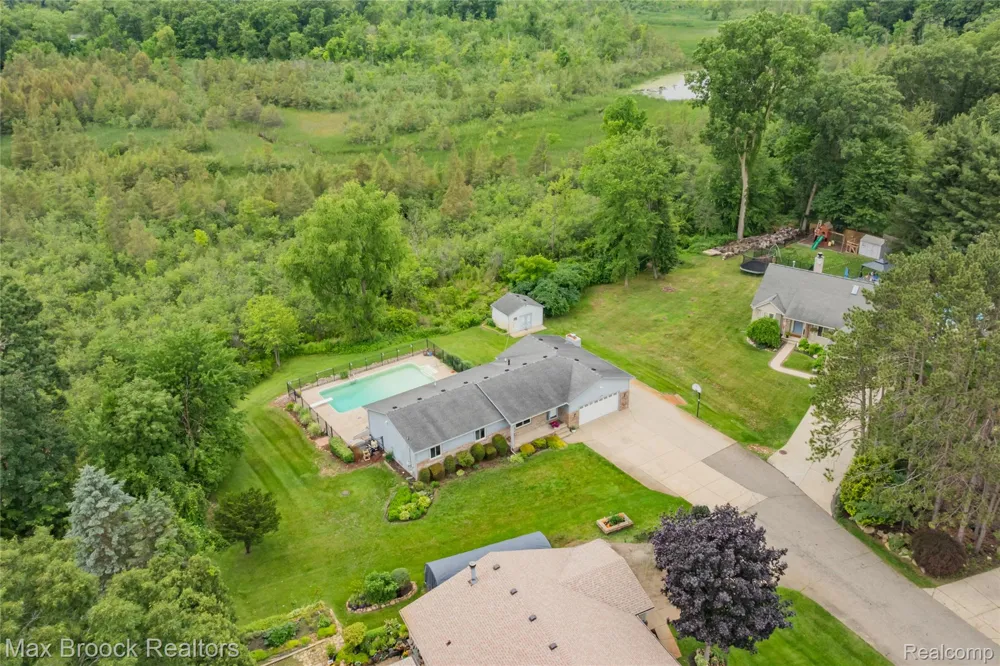 2000 Matthew Street Commerce Charter Township, MI 48390