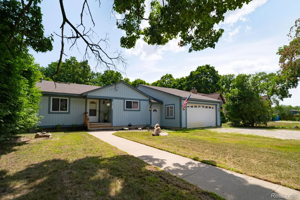 4792 Broadway Street Commerce Charter Township, MI 48382