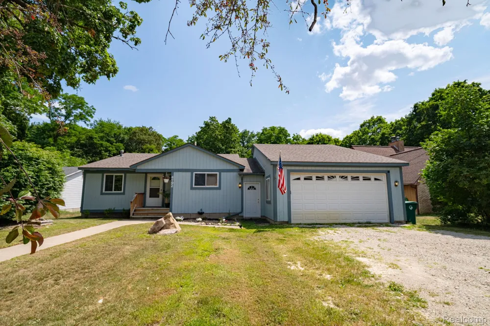 4792 Broadway Street Commerce Charter Township, MI 48382