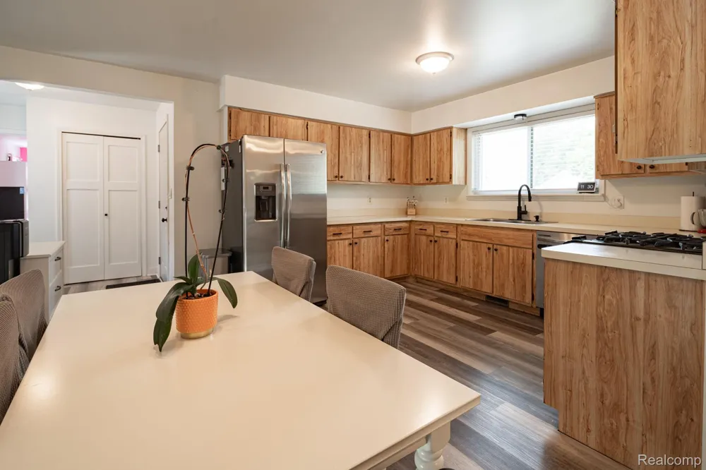 4792 Broadway Street Commerce Charter Township, MI 48382