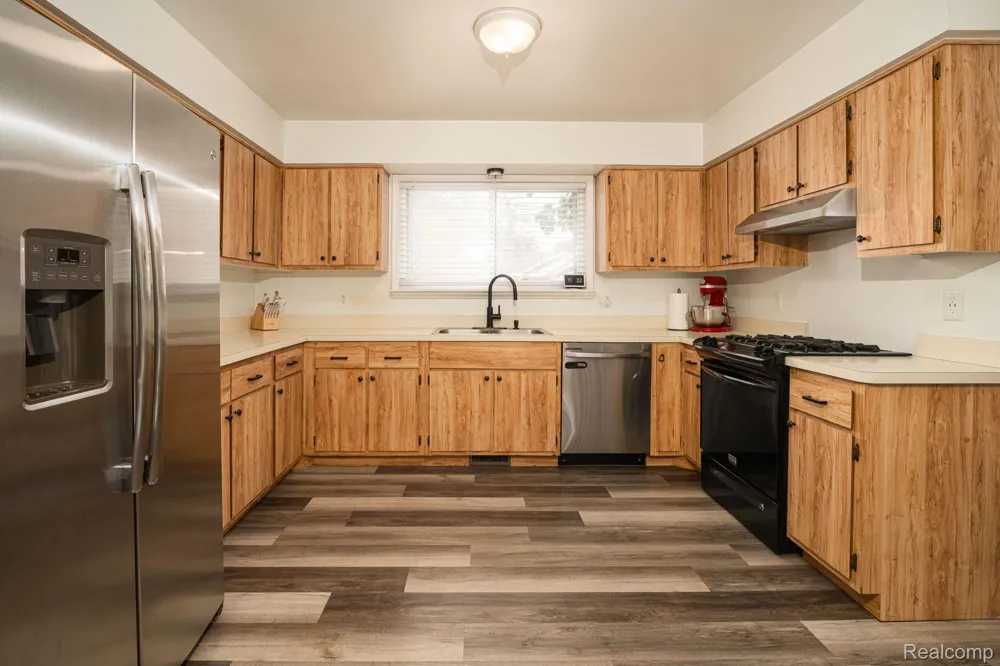 4792 Broadway Street Commerce Charter Township, MI 48382