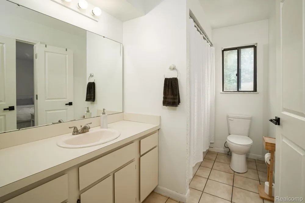4792 Broadway Street Commerce Charter Township, MI 48382