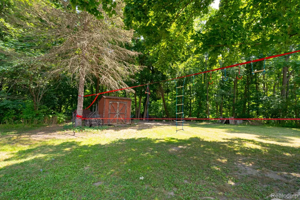 4792 Broadway Street Commerce Charter Township, MI 48382