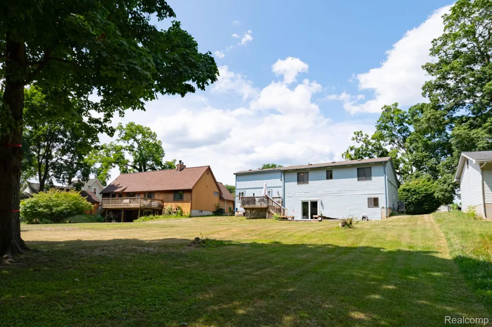 4792 Broadway Street Commerce Charter Township, MI 48382