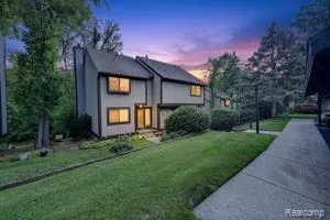 515 Carberry Hill Brighton City, MI 48116