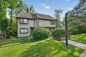 515 Carberry Hill
