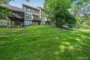 515 Carberry Hill Brighton City, MI 48116