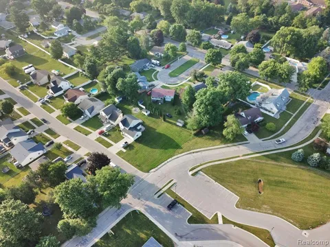10 School House Drive