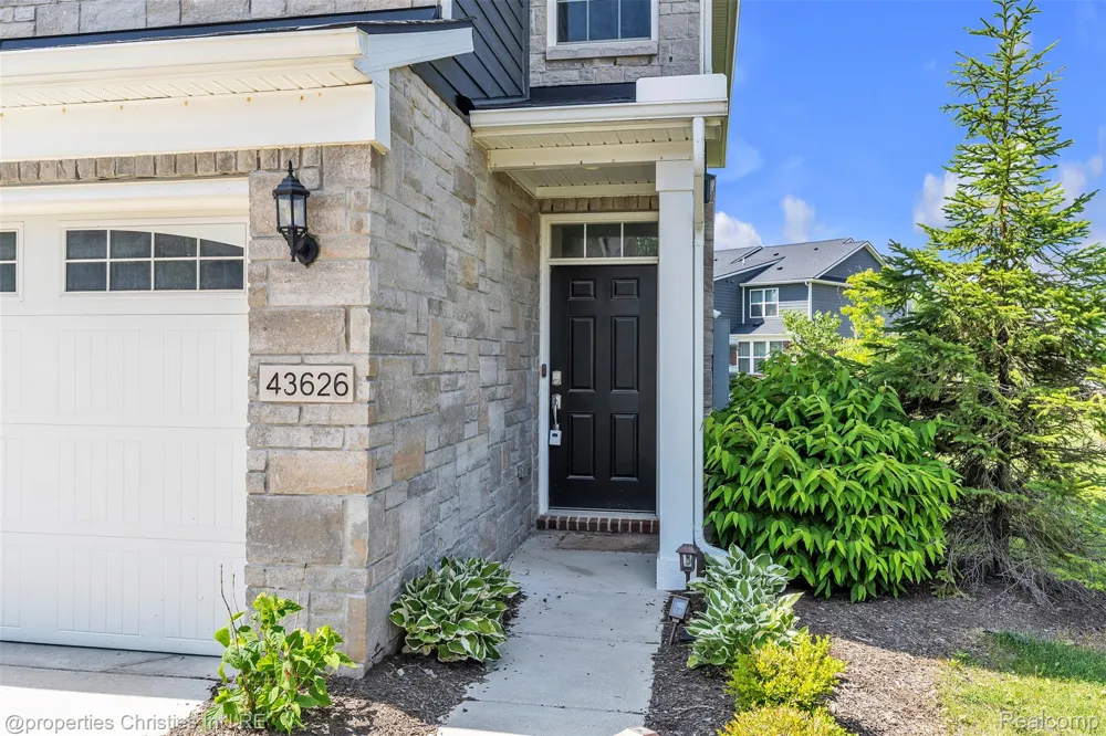 43626 Chancellor Lane Novi City, MI 48375