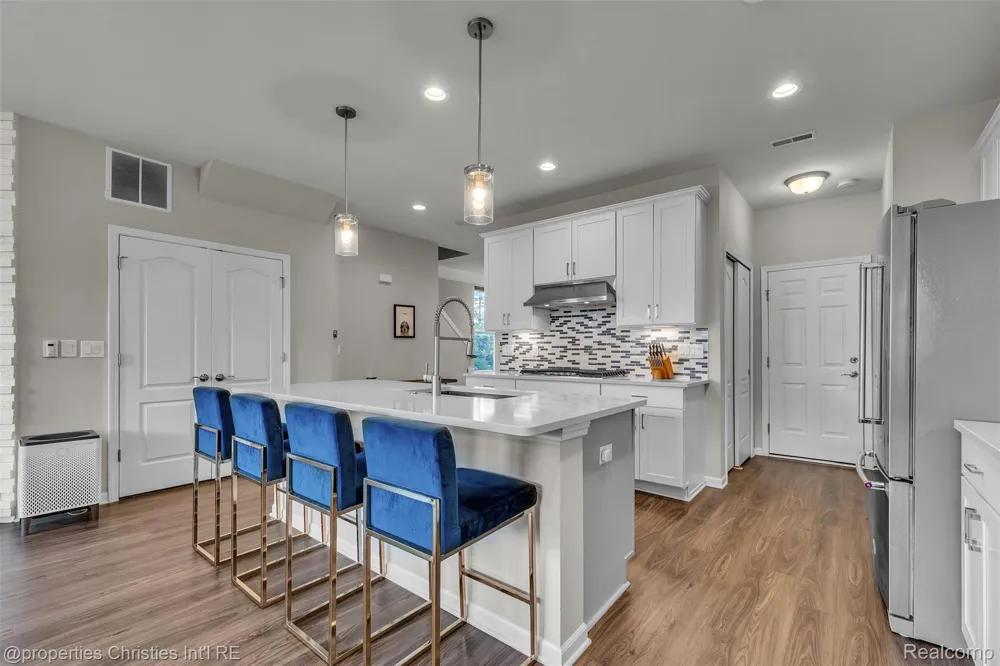 43626 Chancellor Lane Novi City, MI 48375