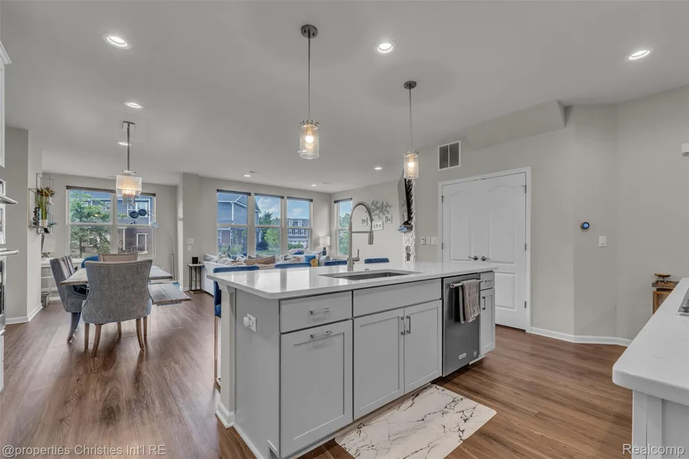 43626 Chancellor Lane Novi City, MI 48375