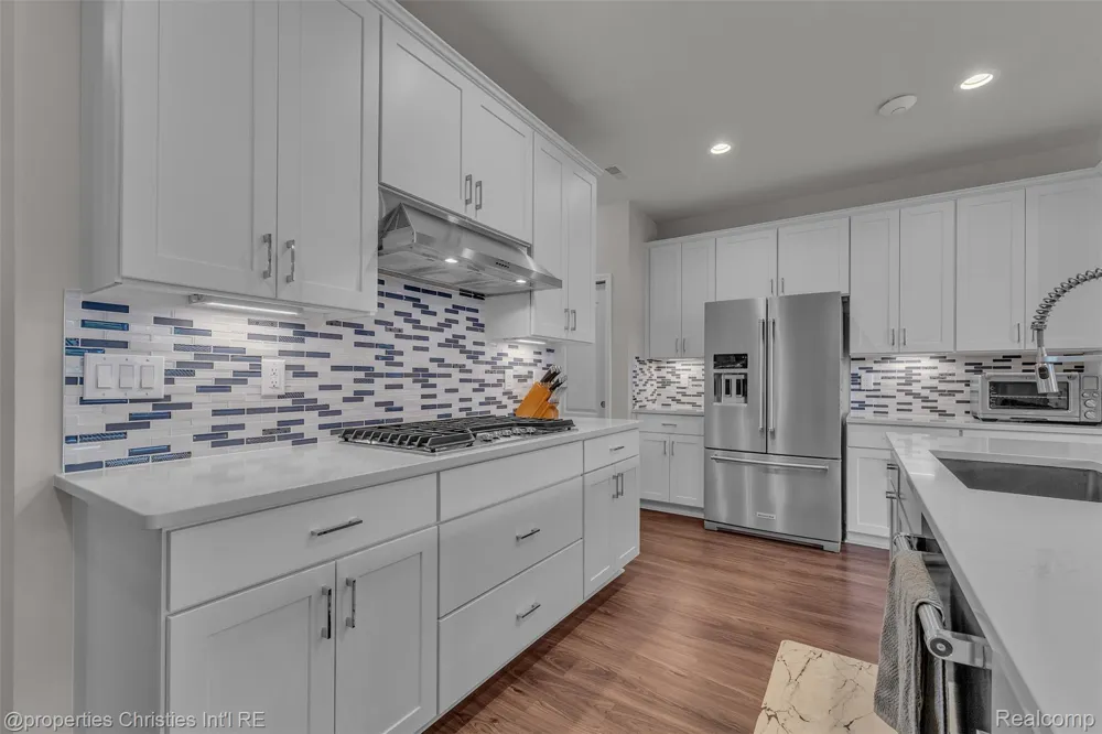 43626 Chancellor Lane Novi City, MI 48375