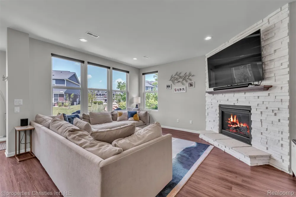43626 Chancellor Lane Novi City, MI 48375