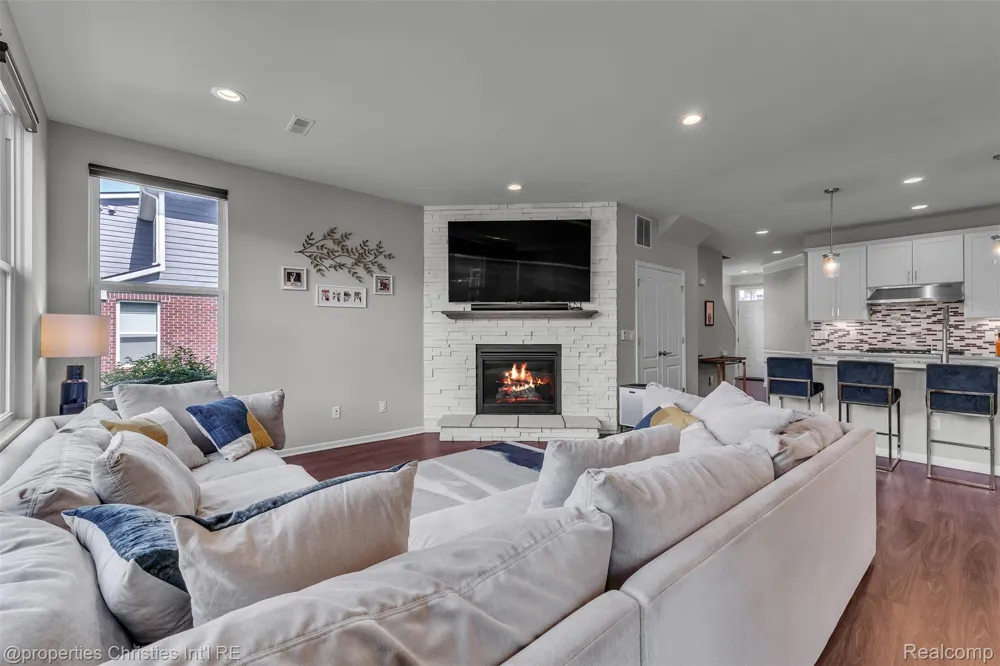 43626 Chancellor Lane Novi City, MI 48375
