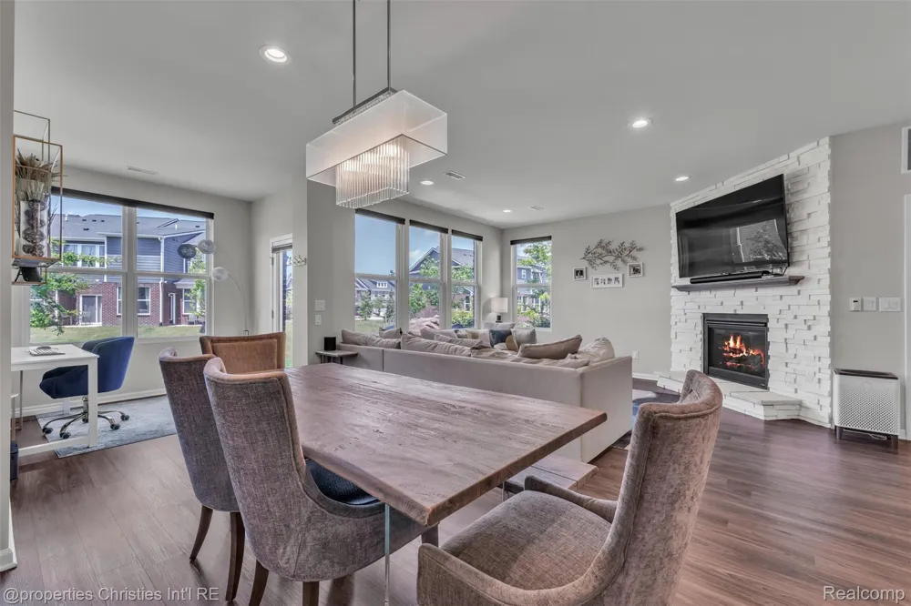 43626 Chancellor Lane Novi City, MI 48375