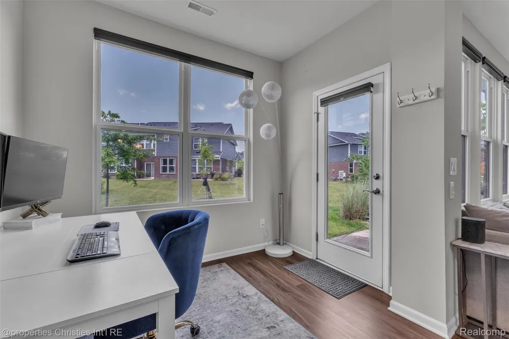 43626 Chancellor Lane Novi City, MI 48375